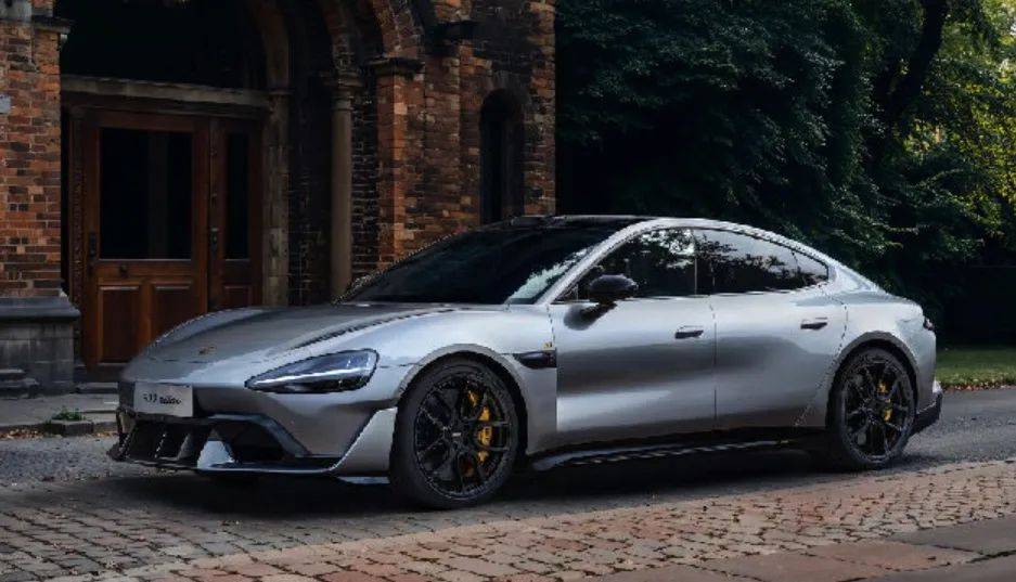 小米汽車嚴肅提醒SU7 Ultra用戶：上賽道前，請先參加駕駛培訓！