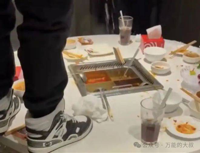 “魔童尿?！贝蠓崔D！海底撈被抵制錯在太“濫情”