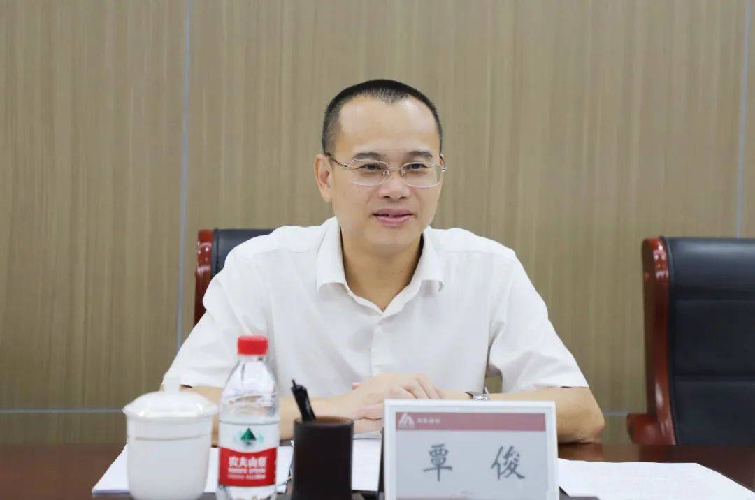 當選區長2個月，覃俊被查