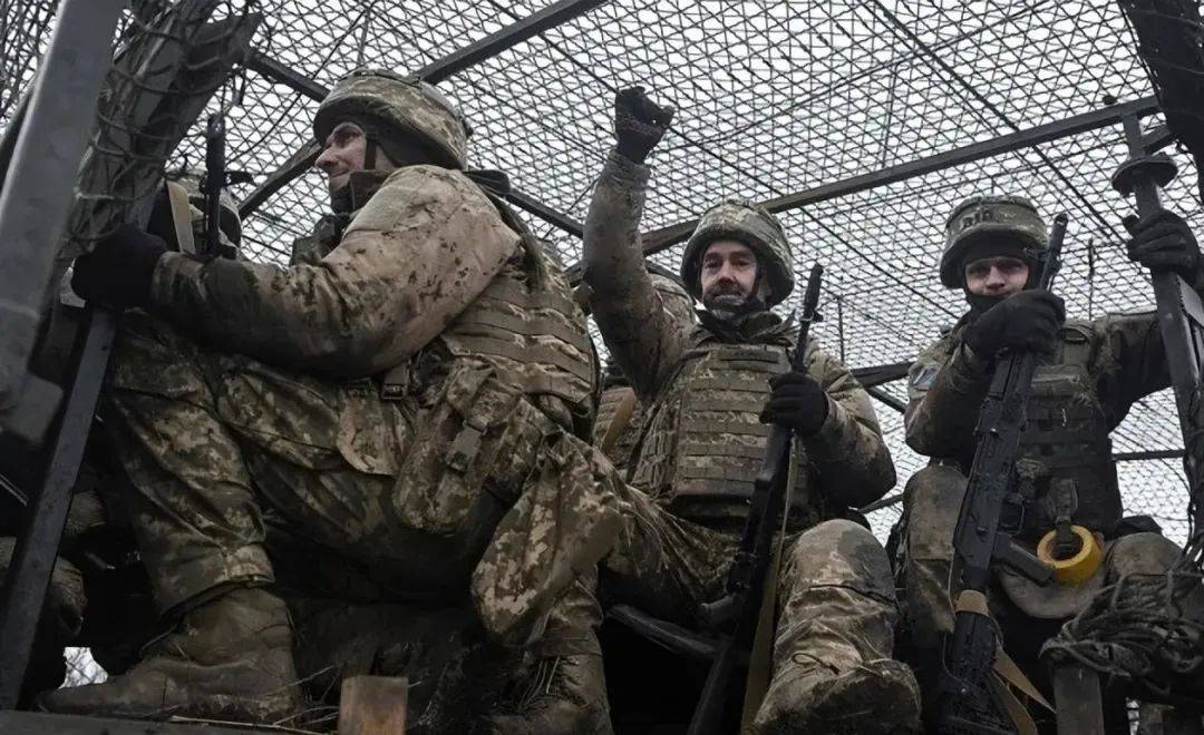 烏軍重新攻入俄本土，核轟炸機樞紐拉響警報，現場升起巨大蘑菇云