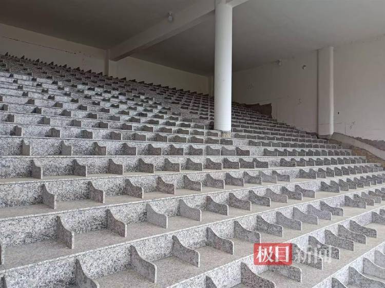 福建長汀縣半山腰上現數百個違規墓穴：違建不止一處，單個售價3萬多