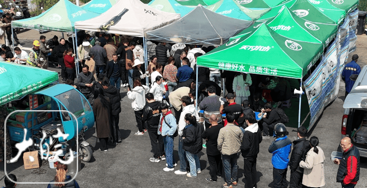 “10元管飽”盒飯姐怒斥浪費顧客：一輩子都不要來