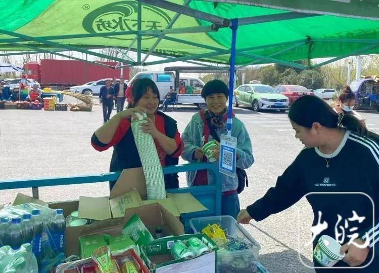 “10元管飽”盒飯姐怒斥浪費顧客：一輩子都不要來