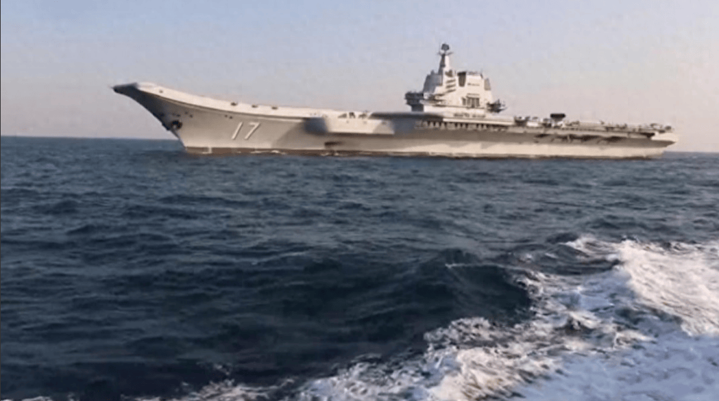 日艦大波號“橫切”山東艦，臺海局勢再添變數，日本對華軍事意圖暴露無遺！