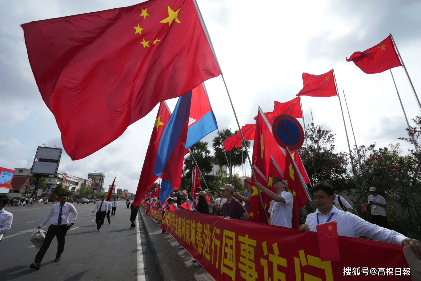 習近平抵達柬埔寨?西哈莫尼國王機場迎接
