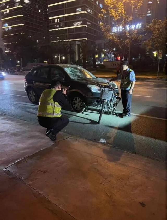 六旬男子騎車被越野車撞飛，女兒發帖：肇事司機是退休法官