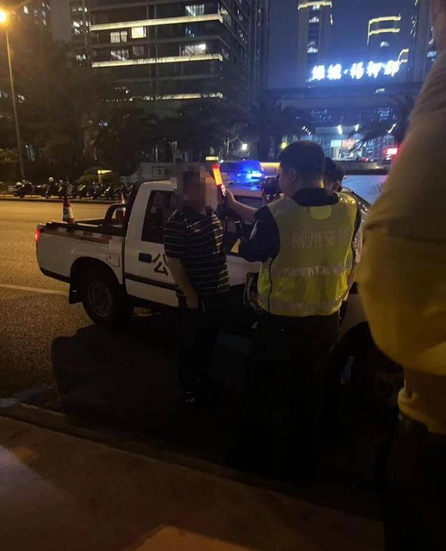 六旬男子騎車被越野車撞飛，女兒發帖：肇事司機是退休法官
