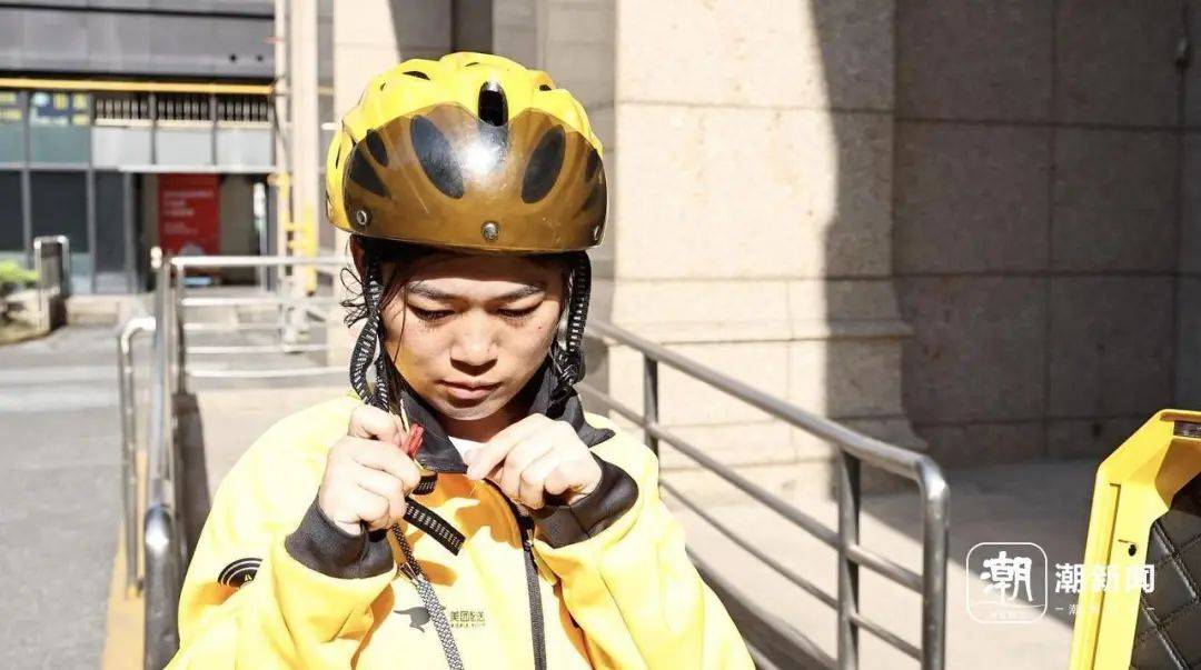 腦癱女騎手送外賣7年，換了6輛車，故事感動杭州