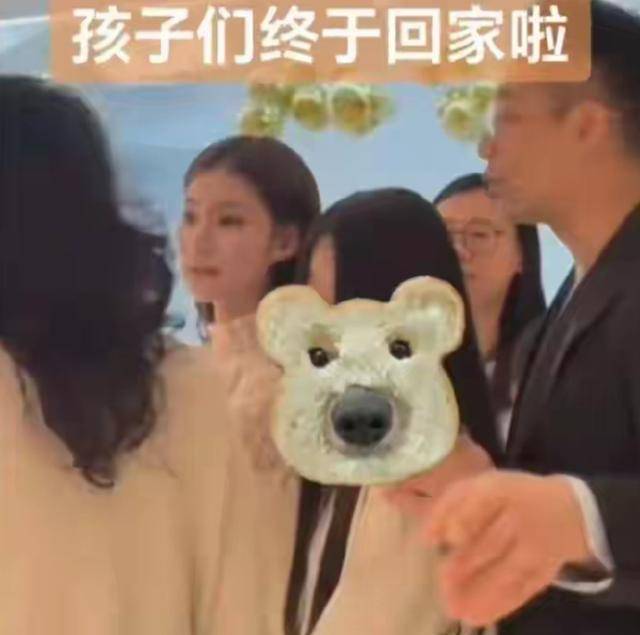 大S兒女回北京，張蘭拉著小玥兒逛街，網友夸汪小菲好帥