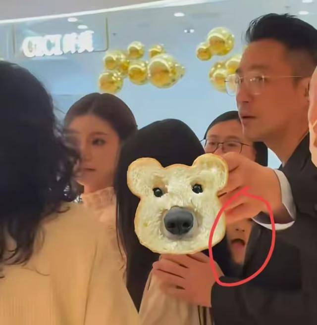大S兒女回北京，張蘭拉著小玥兒逛街，網友夸汪小菲好帥