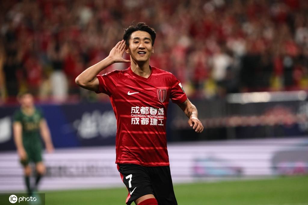 繼續領跑！中超-楊明洋破僵韋世豪4輪3球 蓉城2-1浙江奪4連勝