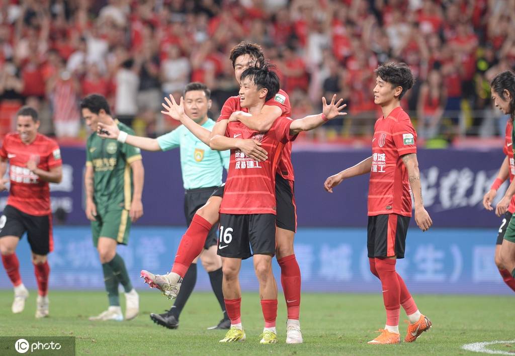 繼續領跑！中超-楊明洋破僵韋世豪4輪3球 蓉城2-1浙江奪4連勝