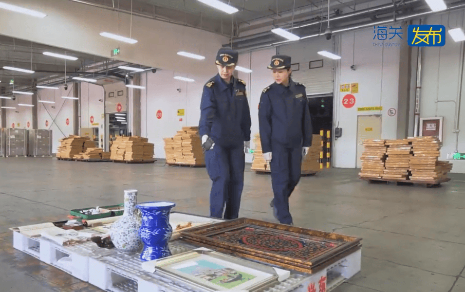 申報為“椅子、餐具”？天津新港海關查獲禁止出境文物4件