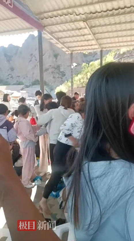張家口一景區觀光魔毯失控，多名游客被甩出，文旅局介入調查