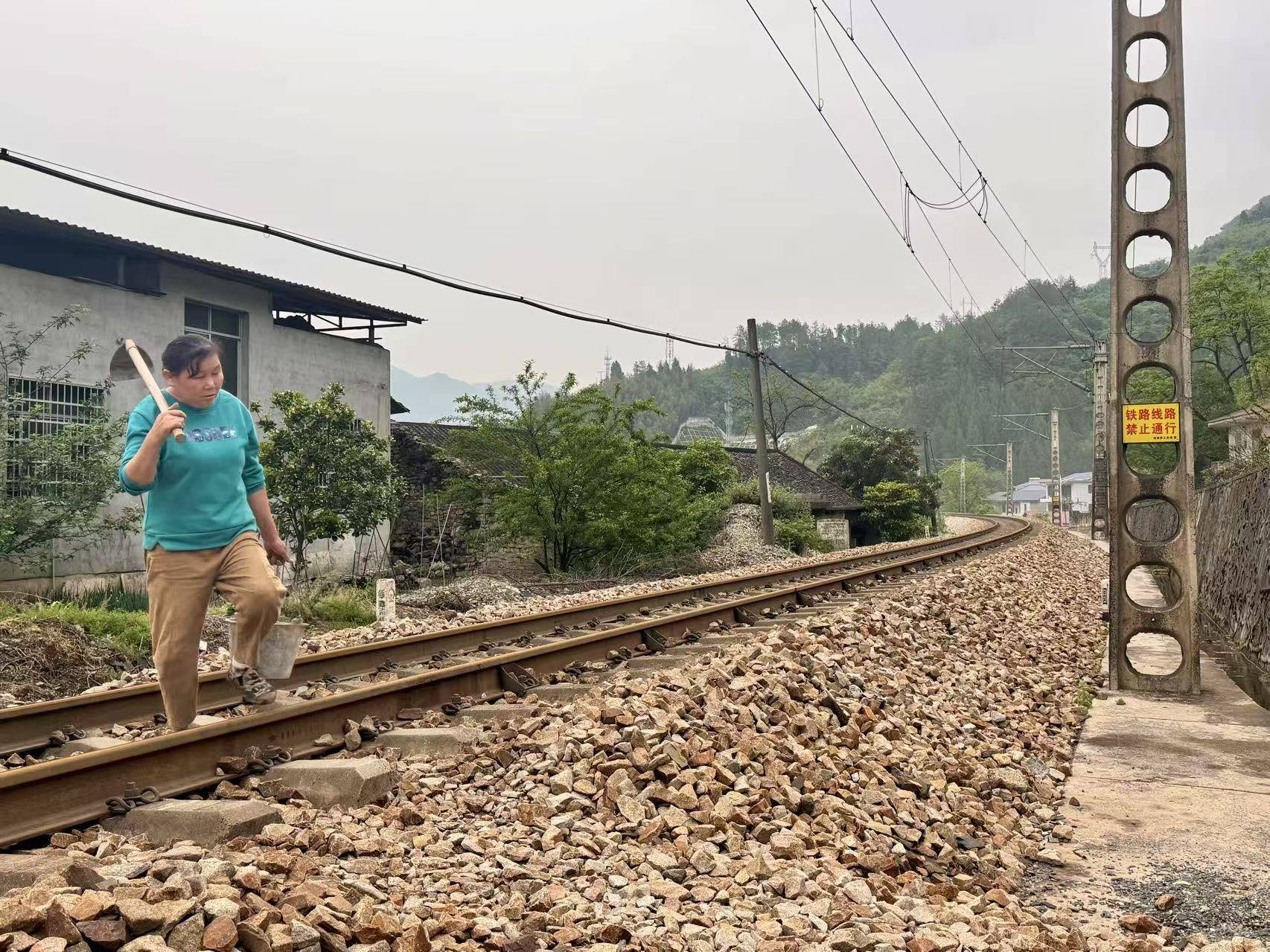 界面調查｜鐵路穿村而過：一個湘西村莊與17起火車撞人事故
