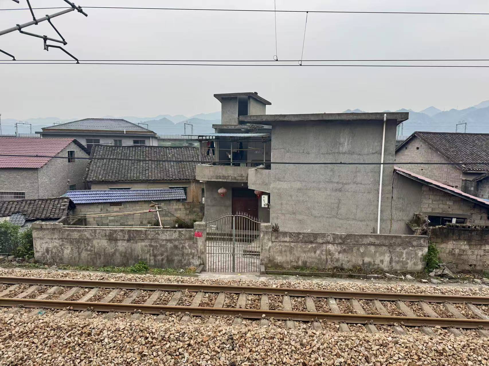 界面調查｜鐵路穿村而過：一個湘西村莊與17起火車撞人事故