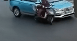 女子闖紅燈撞車受傷被定全責！交警：“為什么汽車一定有責任呢？”