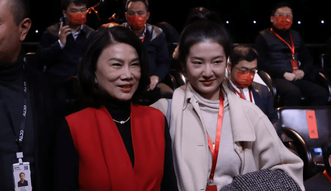 孟羽童透露明年將出國留學，否認與董明珠“互撕”