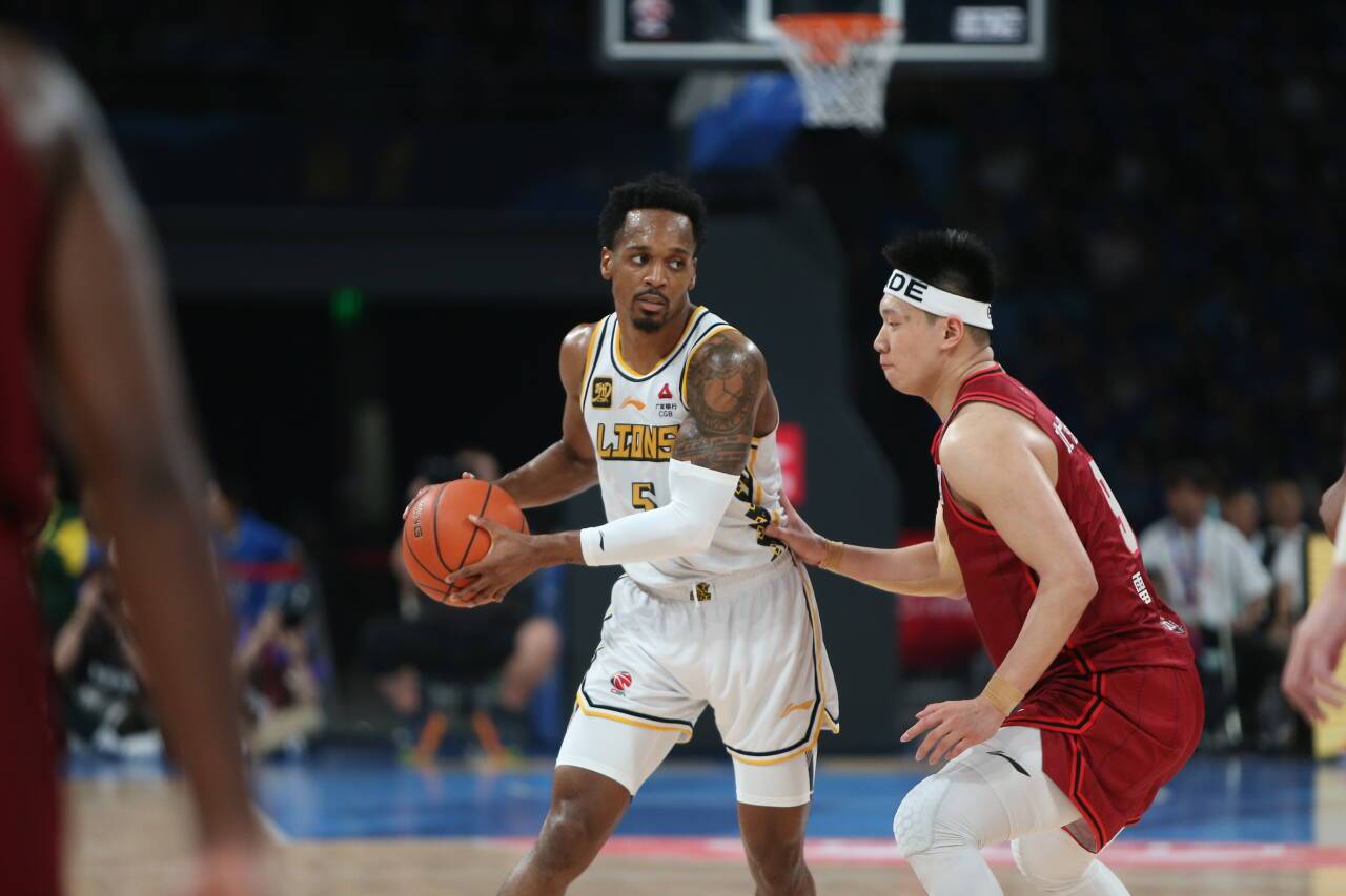 總決賽-布朗44分周琦26+13 廣廈客場逆轉北京總分2-1