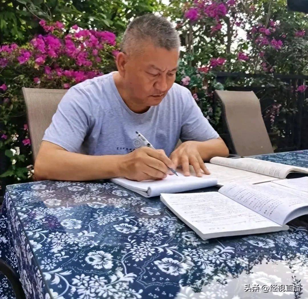 58歲梁實備戰第29次高考，談多次落榜：31歲已賺100萬，也許用光前半生運氣