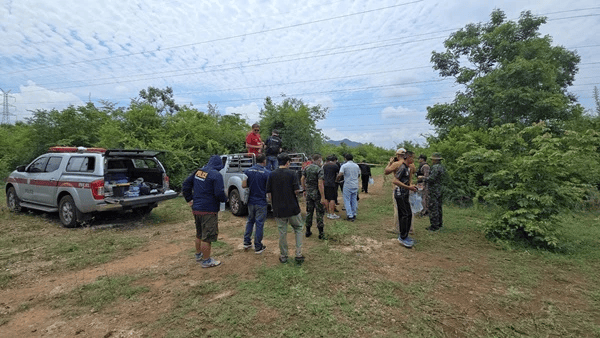 泰國DJ與毒梟老大女友有染，遭槍殺被拋尸樹林，女友曾多次提醒