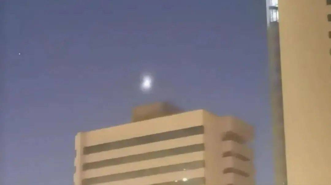 新疆夜空不明飛行物是什么？揭秘來了