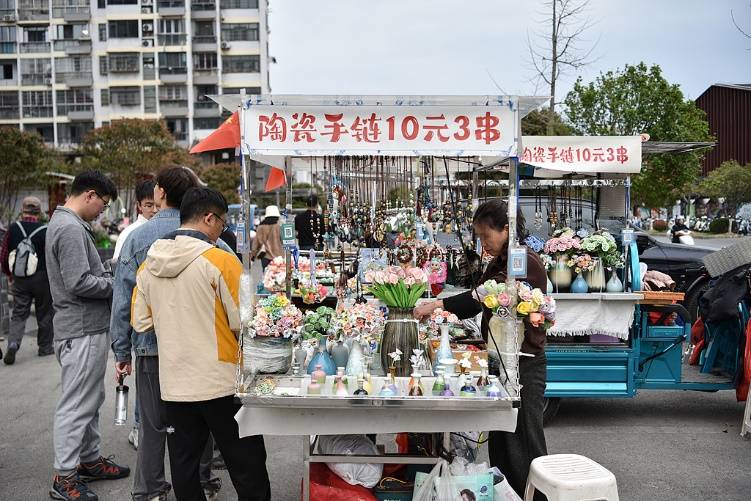 以瓷之名：關于景德鎮的三首“冰與火之歌”