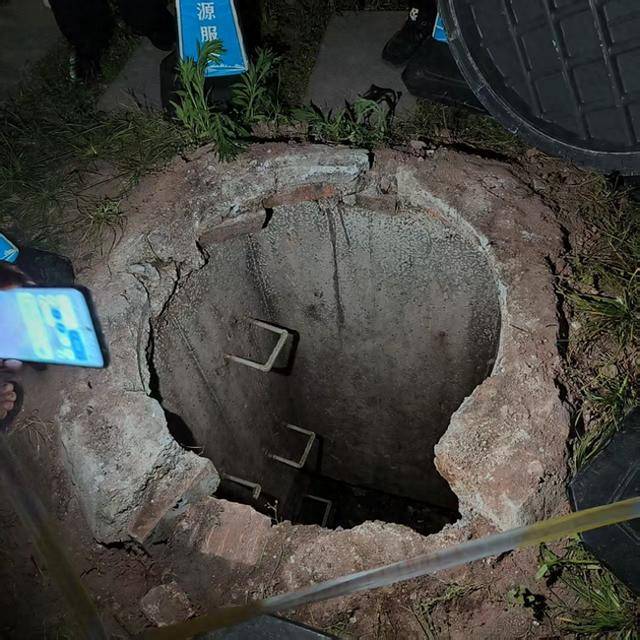 男生掉化糞池遇難，父親稱池上僅木板和磚、周圍鋪了草皮沒有警示標識，教育局最新回應