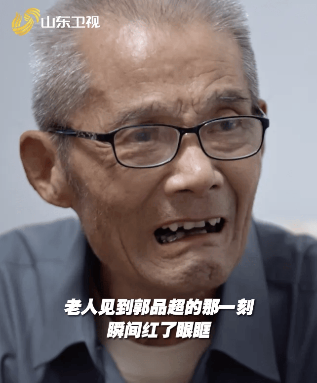 48歲知名演員回山東老家被偶遇：騎三蹦子、收麥子、趕大集、啃大蔥！網友：回家最勤的明星