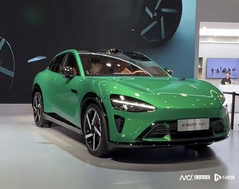 何小鵬下單小米YU7“催”交付，雷軍：力爭早點交車